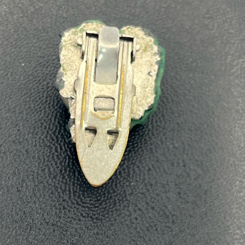 Green carved flower rose shaped stone silver tone vintage dress clip antique - Picture 9 of 16